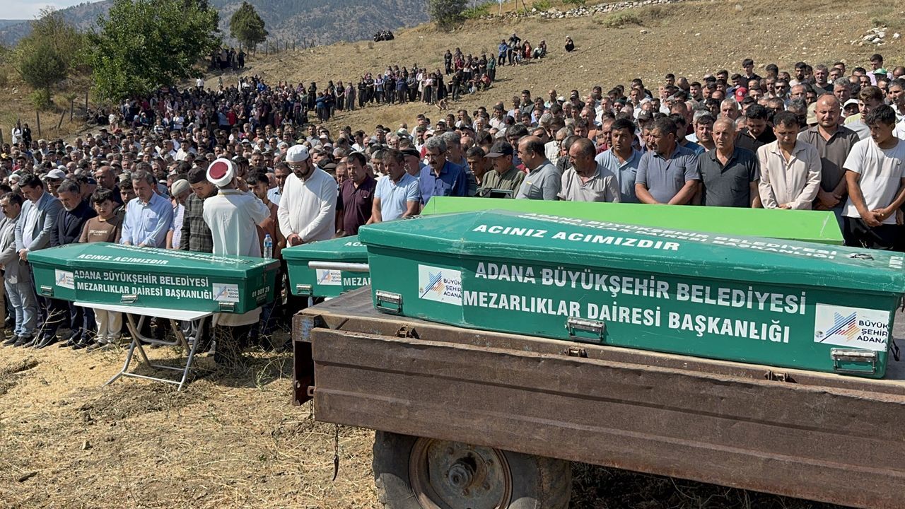 Adana'daki feci kazada can veren 5 kişiye yürek yakan veda! Adana'daki feci kazada can veren 5 kişiye yürek yakan veda!