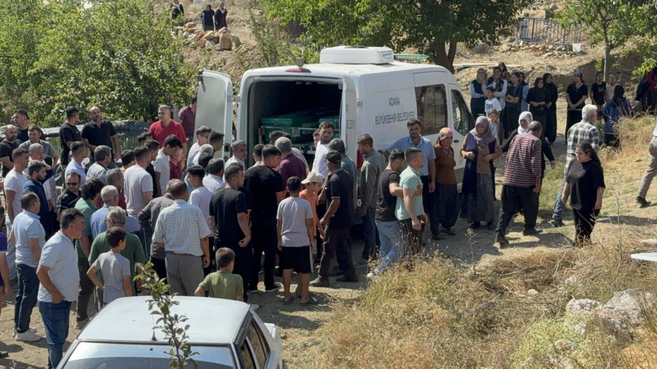 Adana'daki feci kazada can veren 5 kişiye yürek yakan veda! - 1. Resim