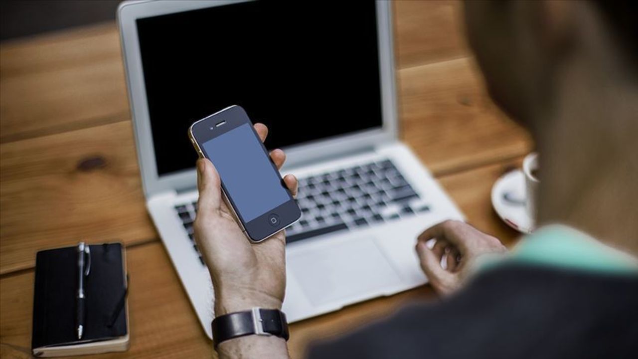 Mobil bankacılık uygulamaları çöktü mü, para transferi neden yapılmıyor? 19 Ağustos havale ve EFT sorunu gündemde Mobil bankacılık uygulamaları çöktü mü, para transferi neden yapılmıyor? 19 Ağustos havale ve EFT sorunu gündemde