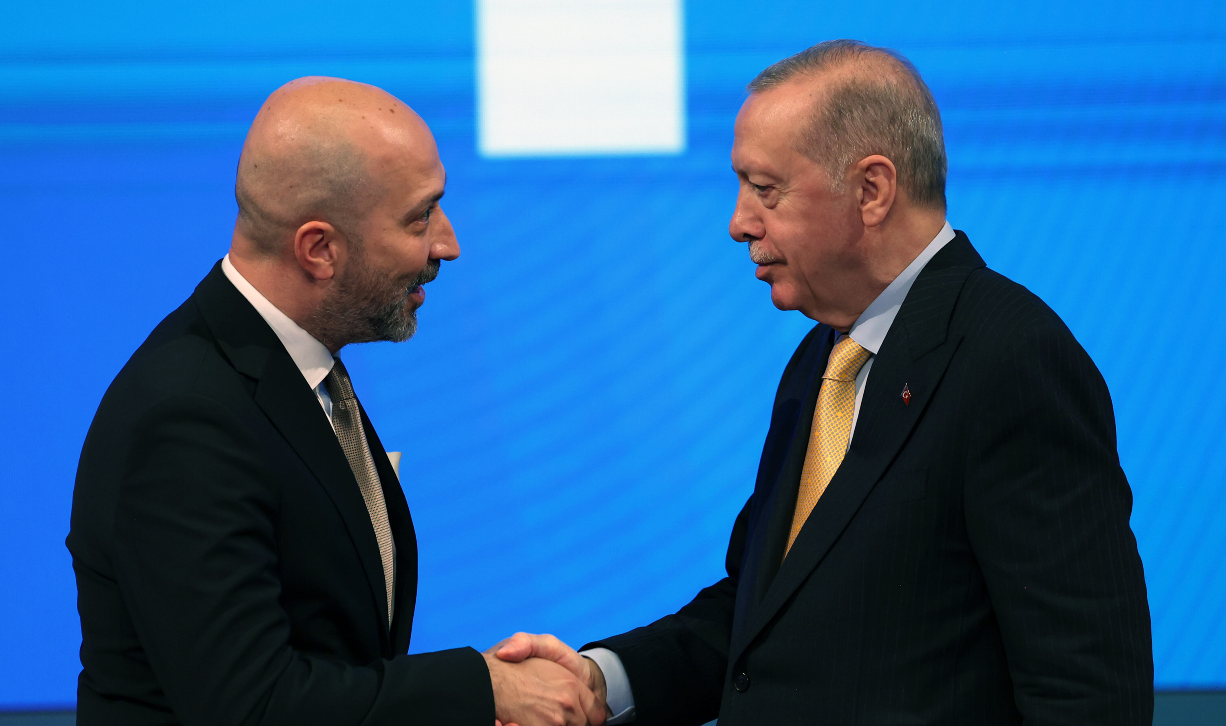 Aydın'da sular durulmuyor! CHP'ye bir şok daha... 4 isim AK Parti'ye katıldı Söke Belediye Başkanı Dr. Mustafa İberya Arıkan