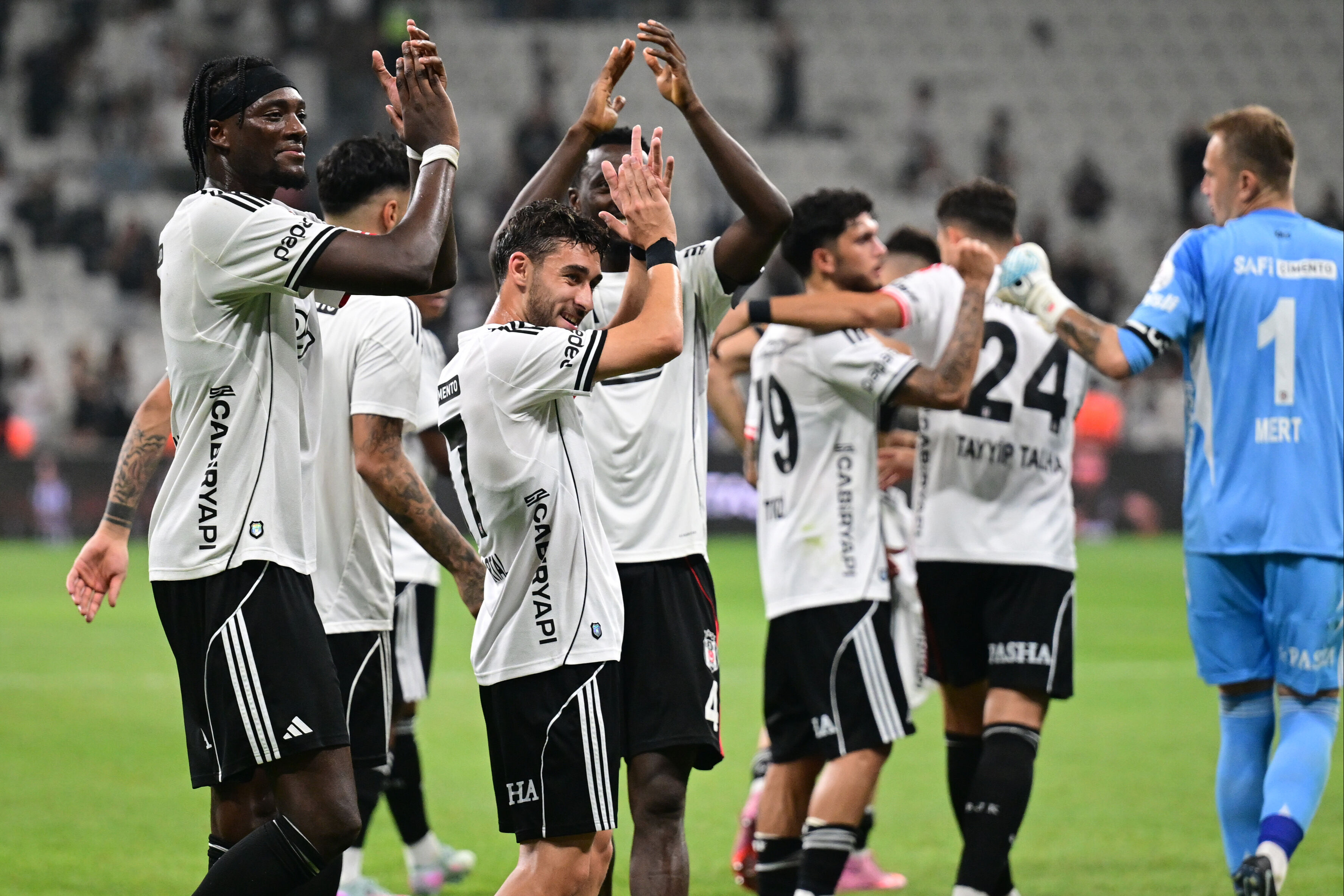 Beşiktaş'ın UEFA kadrosu belli oldu: 2 futbolcu listede yok - 1. Resim