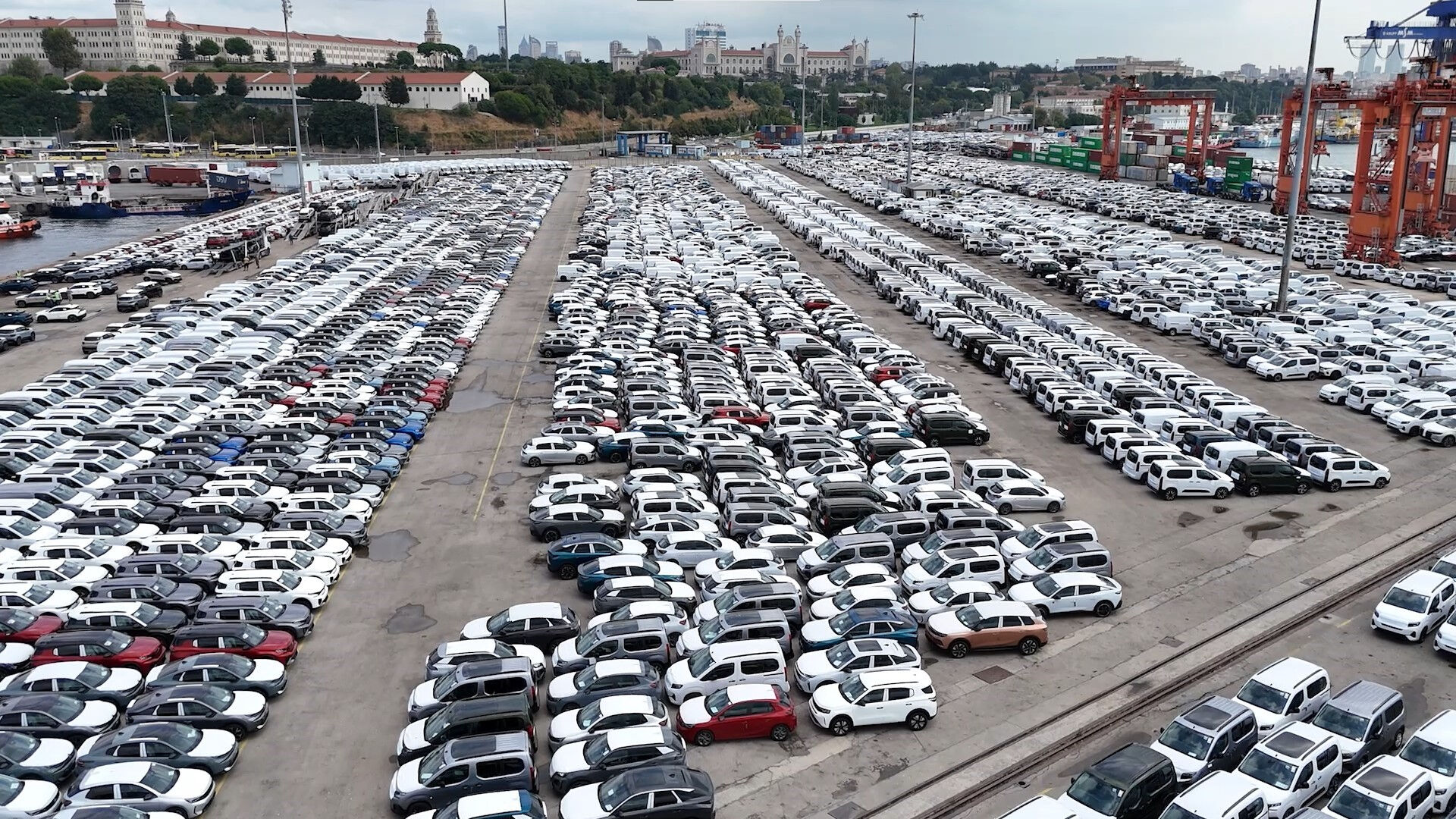 Binlercesi Haydarpaşa Limanı'na geldi! İkinci el araç piyasasında düşüş başlıyor - 3. Resim