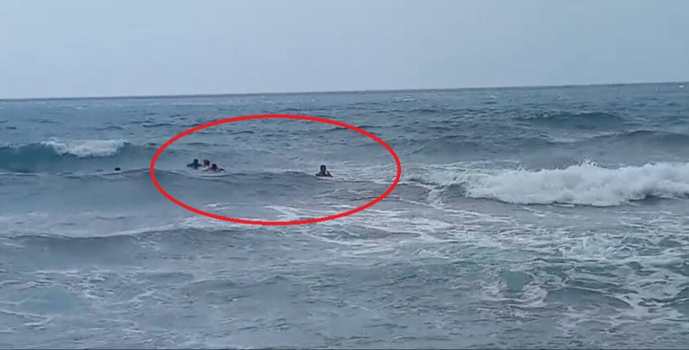 Cankurtaranlar canlarını hiçe saydılar! Denizde ölüm kalım mücadelesi anbean görüntülendi - 1. Resim