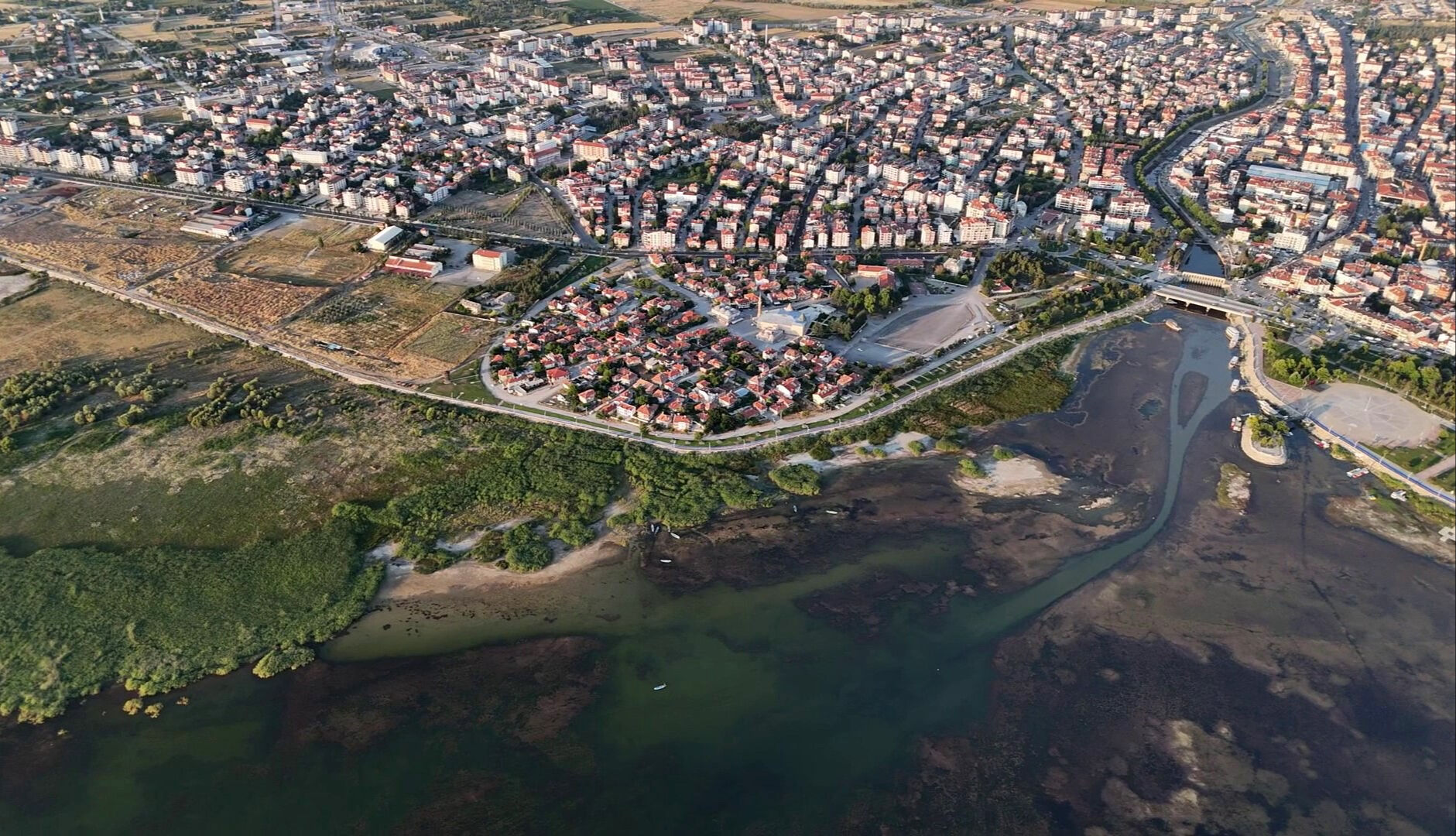 En düşük seviyeye ulaştı! Türkiye'nin ünlü tatlı su gölünde vahim tablo - 4. Resim