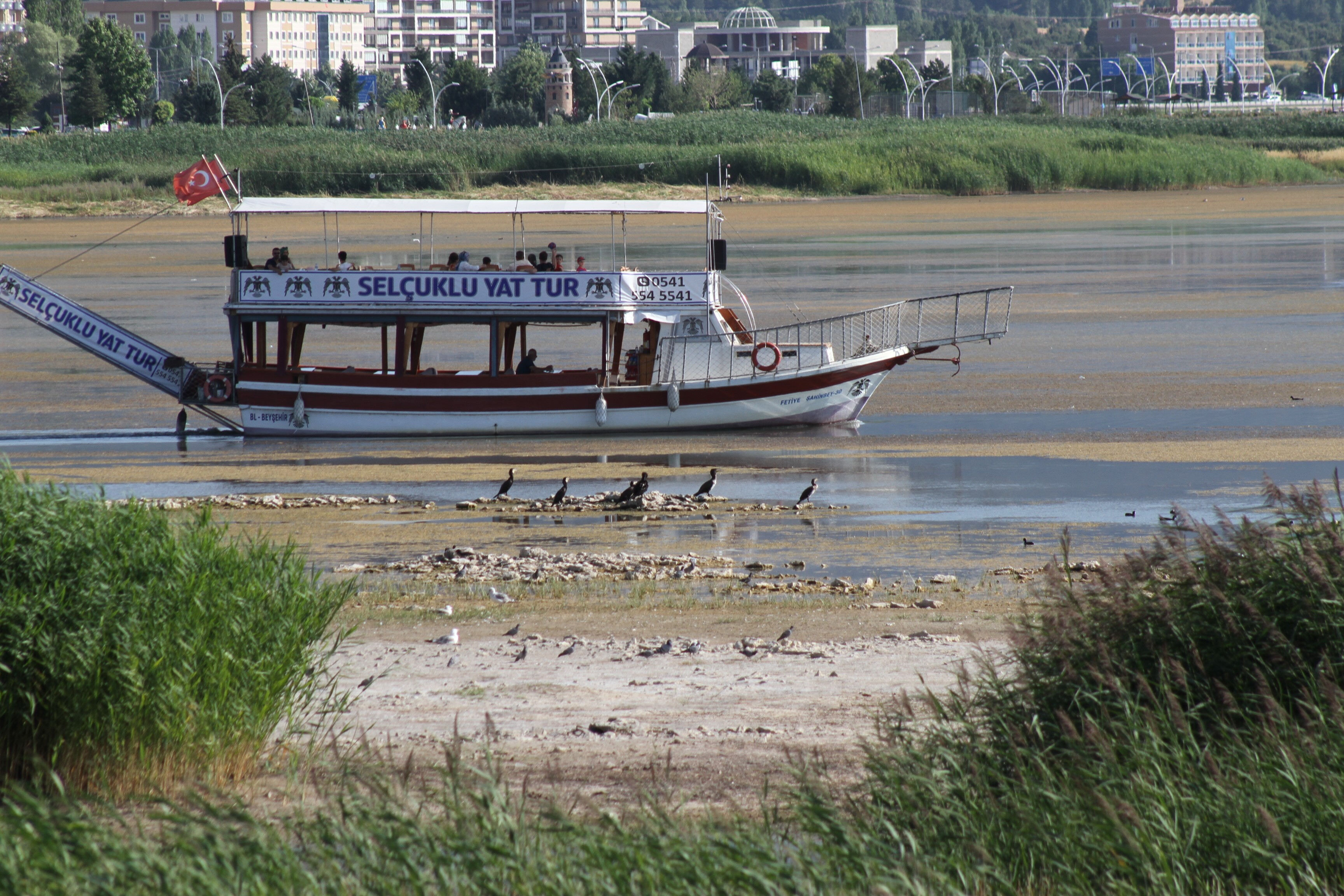 En düşük seviyeye ulaştı! Türkiye'nin ünlü tatlı su gölünde vahim tablo - 3. Resim