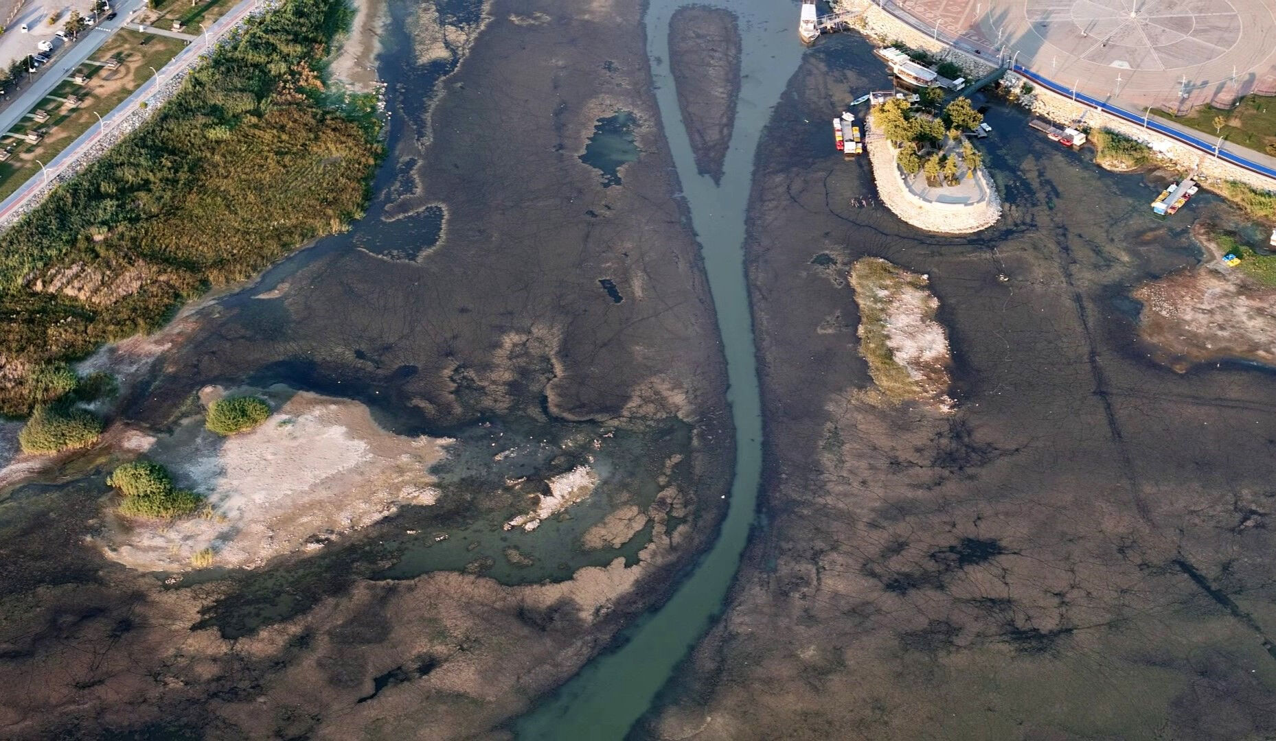 En düşük seviyeye ulaştı! Türkiye'nin ünlü tatlı su gölünde vahim tablo - 1. Resim