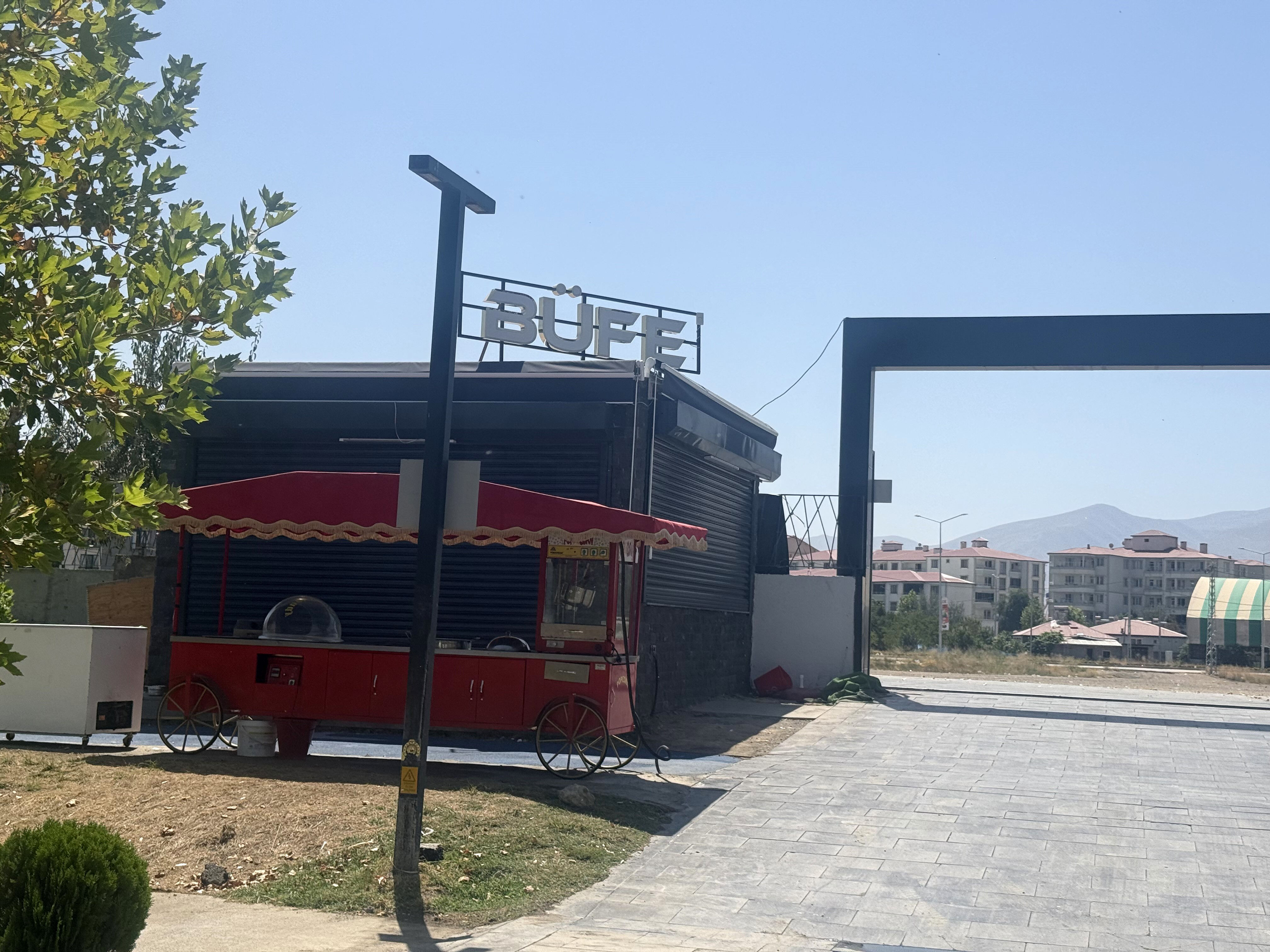 Iğdır'da skandallar zinciri! Millet bahçesini akrabalarına kiraya verdiler... Her köşesine bir şey koyup akrabalarına - 2. Resim