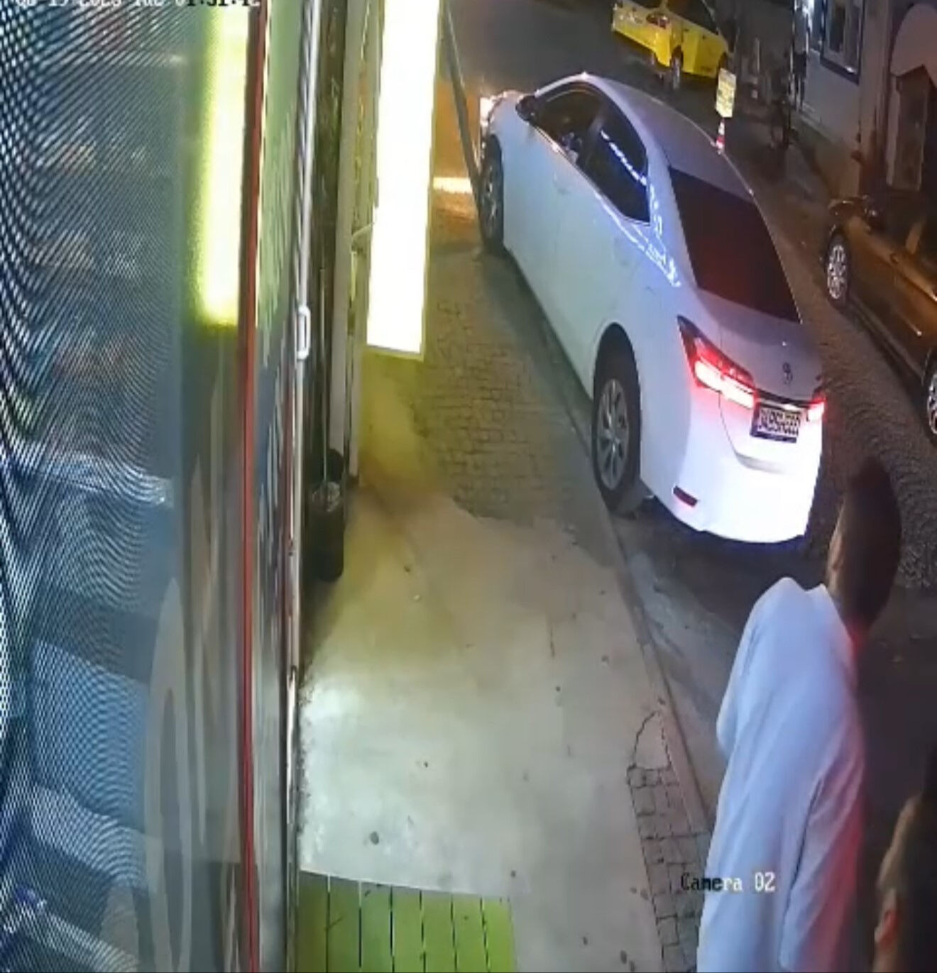 İnsanlar kaçacak yer aradı! Bodrum’da sürücü caddeyi birbirine kattı, o anlar kameraya yansıdı - 2. Resim