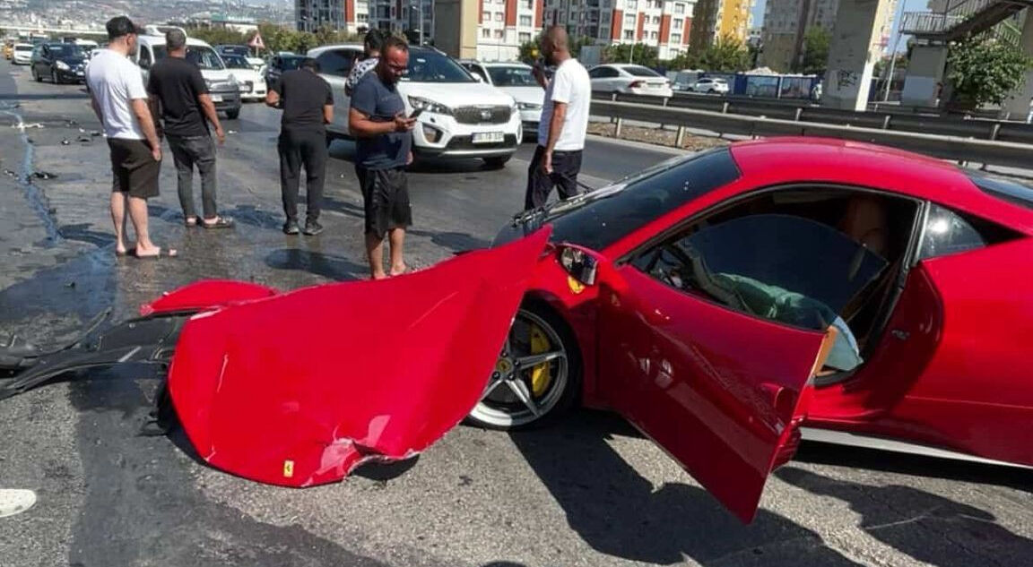 Müşterisinin 17 milyonluk Ferrari'si ile kaza yapmıştı! Gündemdeki usta konuştu: Aracın kaskosu da yok - 3. Resim