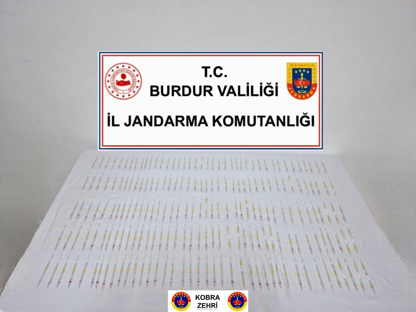 Piyasa değeri 60 milyon lira! Sırt çantasına gizlenmişti, yakayı ele verdiler - 3. Resim