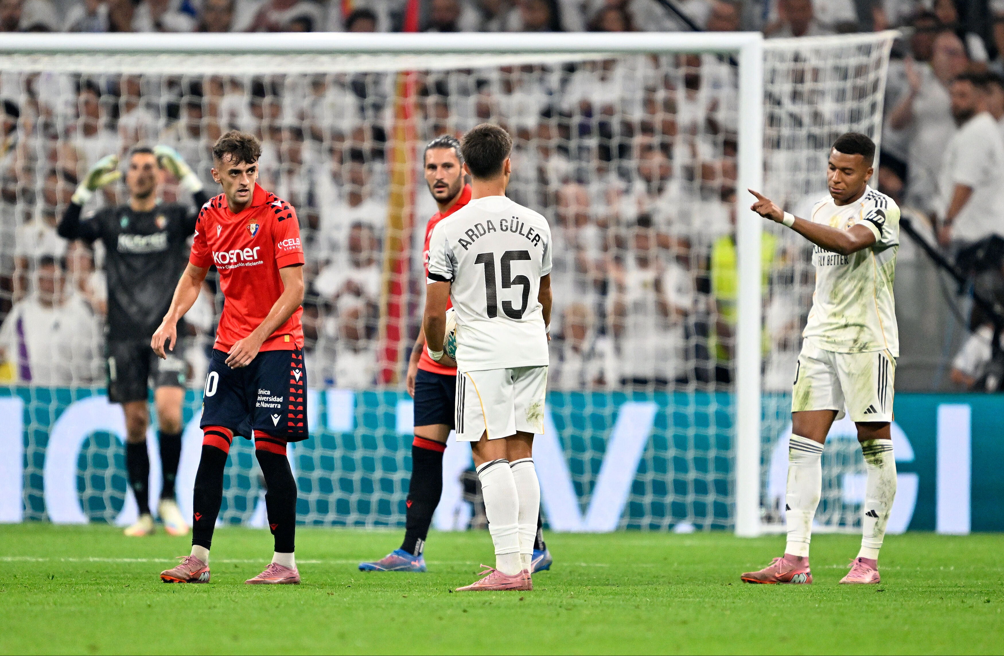 Real Madrid galibiyetle başladı: Arda G&uuml;ler sahada, ailesi ve kız arkadaşı trib&uuml;nde! - 2. Resim