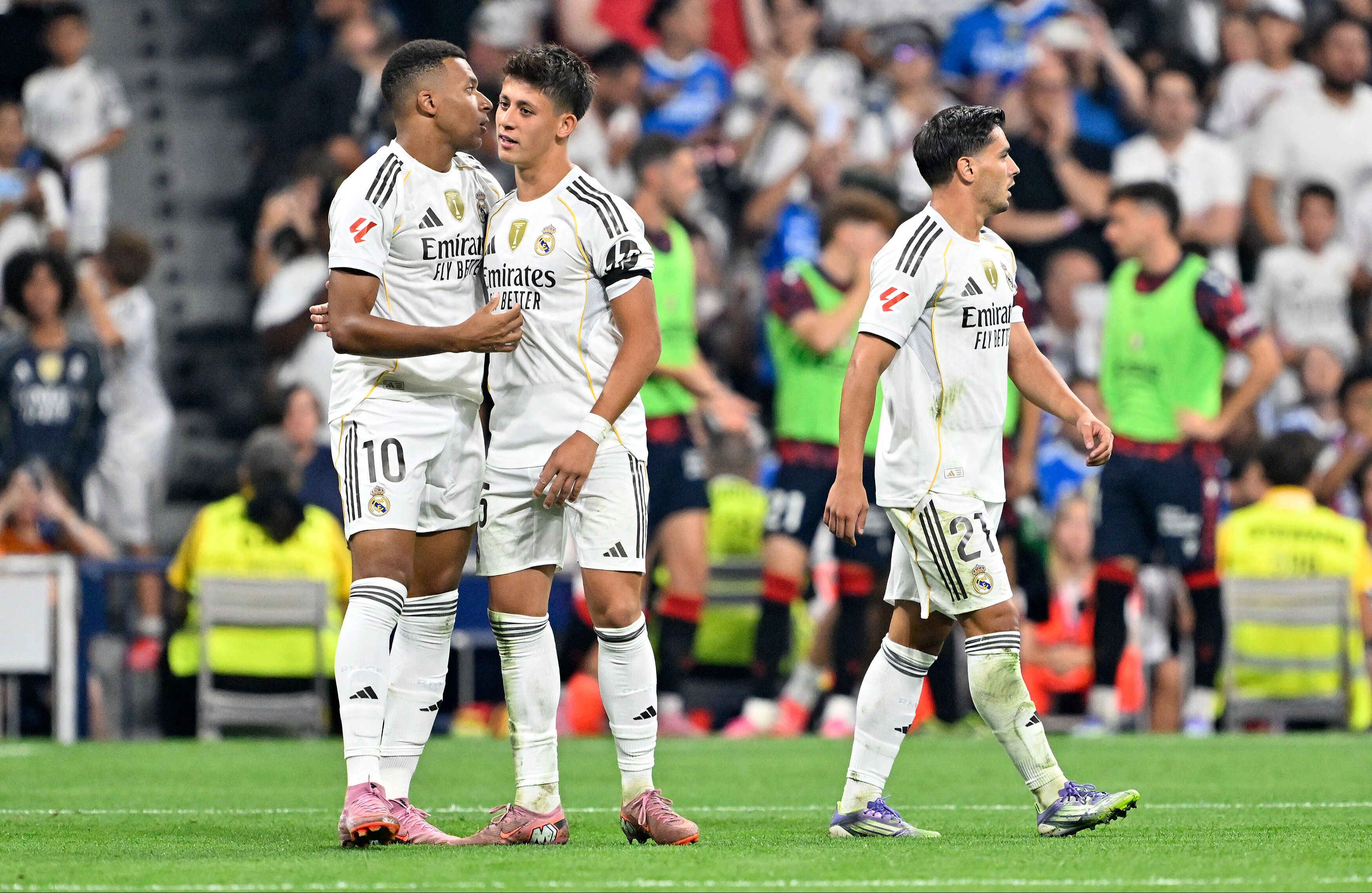 Real Madrid galibiyetle başladı: Arda G&uuml;ler sahada, ailesi ve kız arkadaşı trib&uuml;nde! - 1. Resim