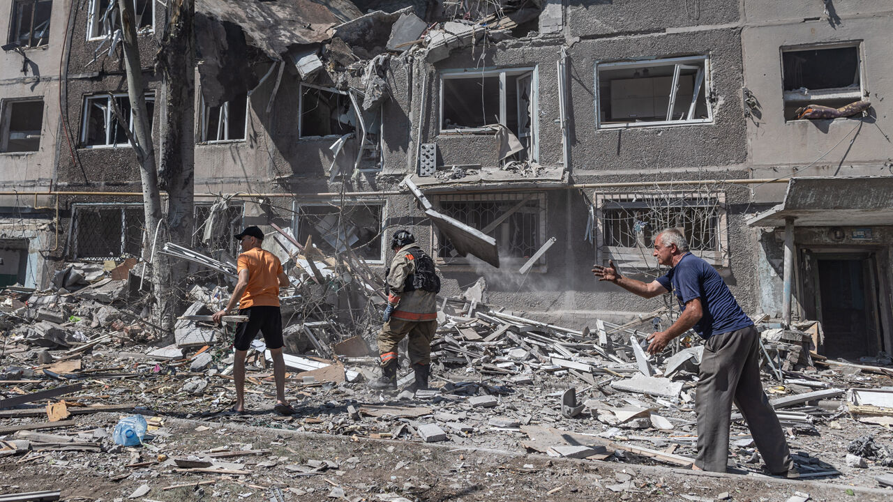 Rusya'yı zirve de durdurmadı! Ukrayna şehirlerine bomba yağdı - 1. Resim