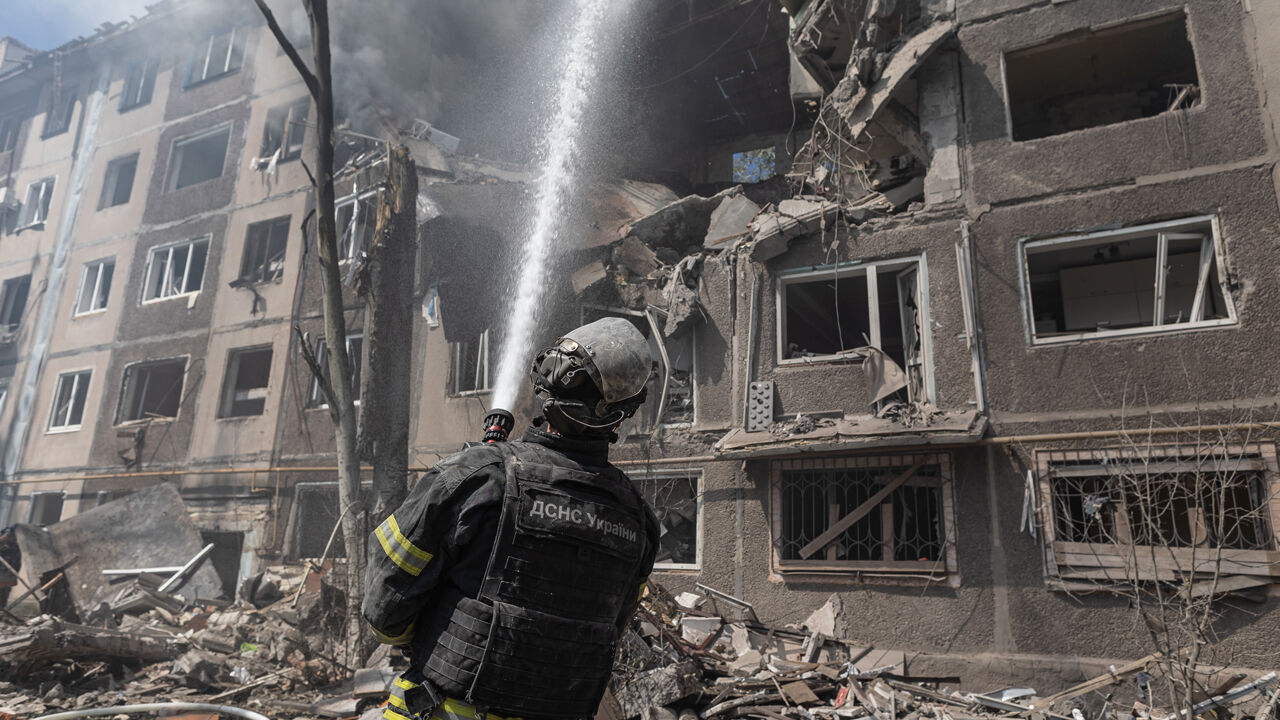Rusya'yı zirve de durdurmadı! Ukrayna şehirlerine bomba yağdı - 2. Resim