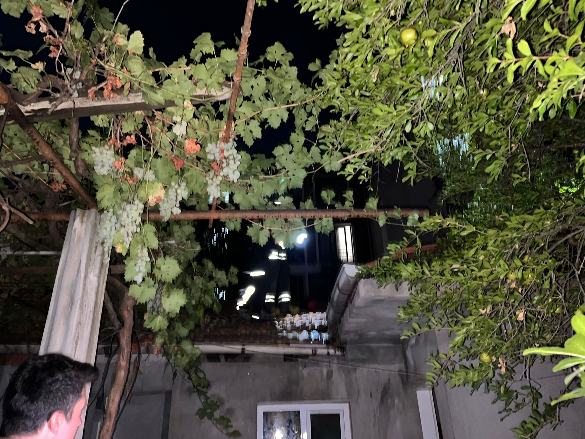 Sigara izmariti itfaiyeyi alarma geçirdi! Yangın paniği, felaketinin önüne geçildi - 1. Resim