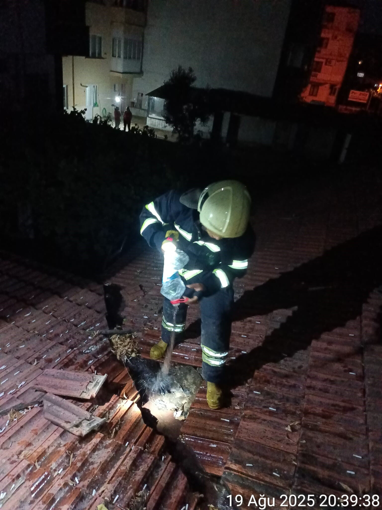 Sigara izmariti itfaiyeyi alarma geçirdi! Yangın paniği, felaketinin önüne geçildi - 2. Resim