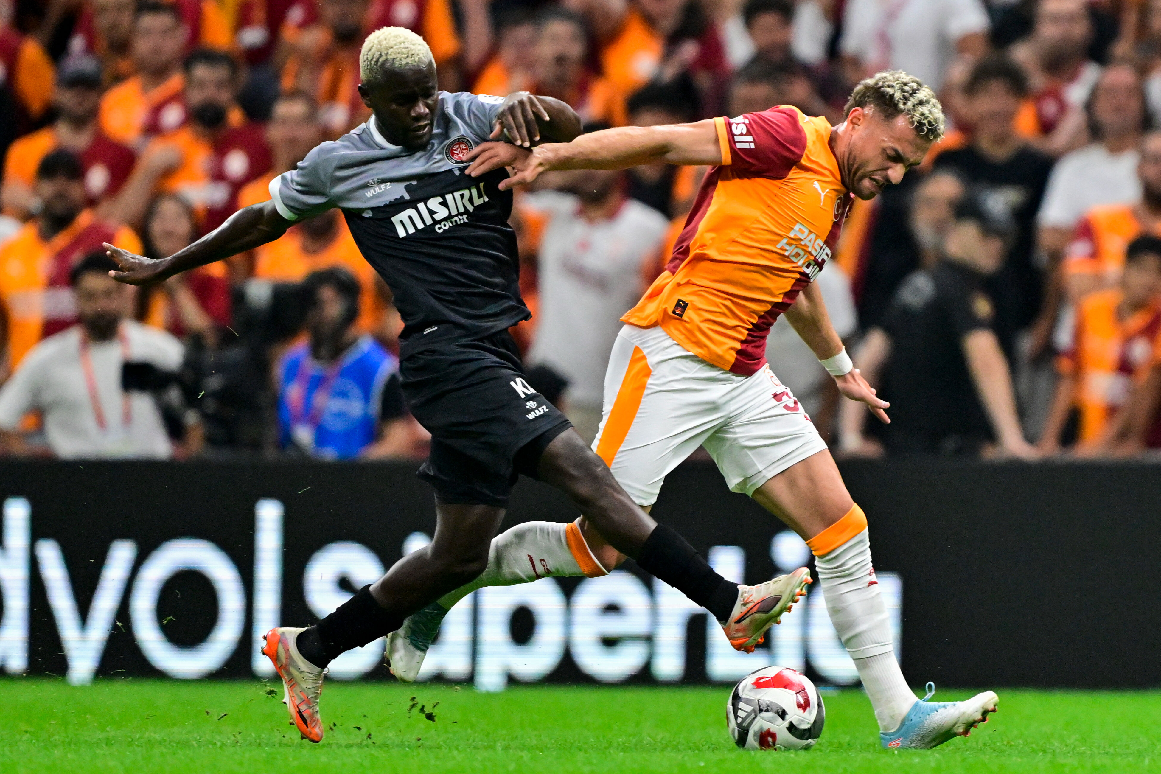 Süper Lig'de 2. haftanın VAR kayıtları açıklandı! İşte Galatasaray ve Fenerbahçe maçlarındaki hakem konuşmaları - 2. Resim