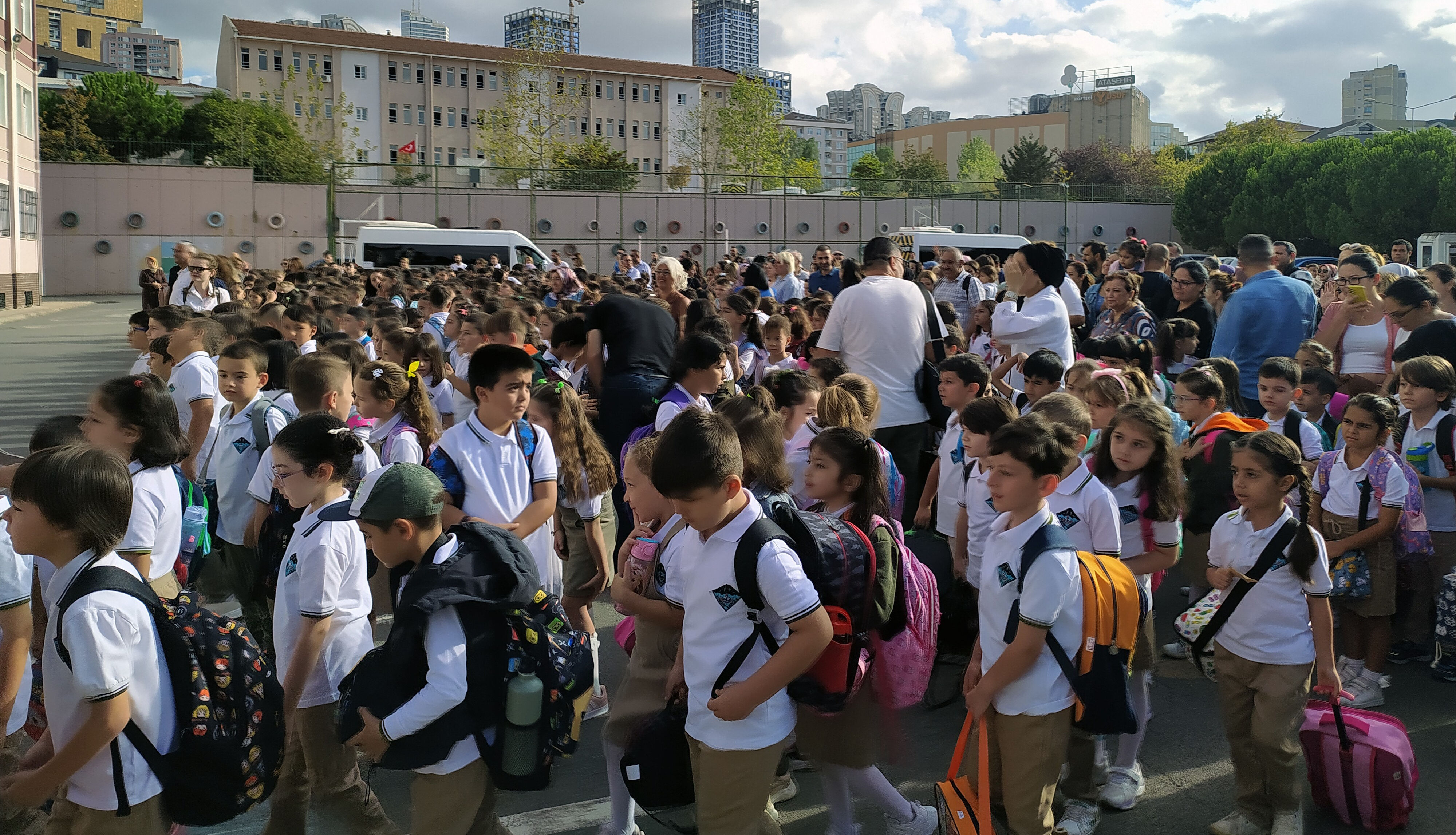 Yeni okul üniformalarının fiyatı ne kadar, okul forması zorunlu mu? Yeni okul kıyafeti yönetmeliği belli oldu! - 2. Resim