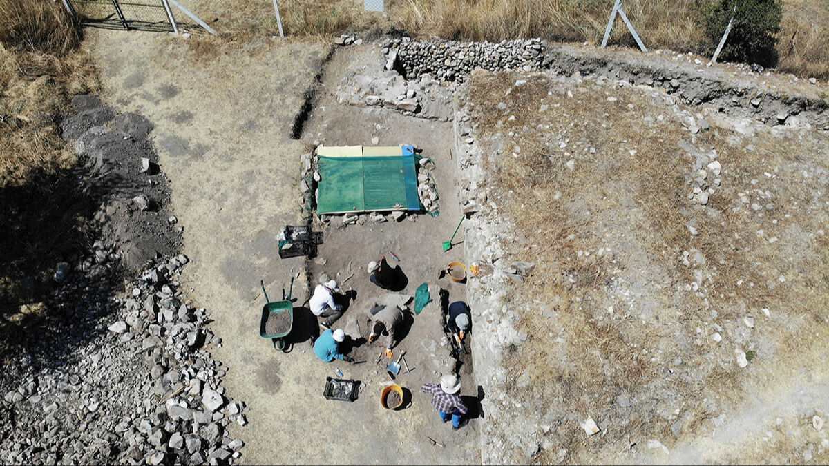 50 yıldır atıl durumda, herkes yanından geçiyor ama kimse bilmiyor! Alaca'da Kalehisar gün yüzüne çıkıyor 50 yıldır atıl durumda, herkes yanından geçiyor ama kimse bilmiyor! Alaca'da Kalehisar gün yüzüne çıkıyor - 6. Resim