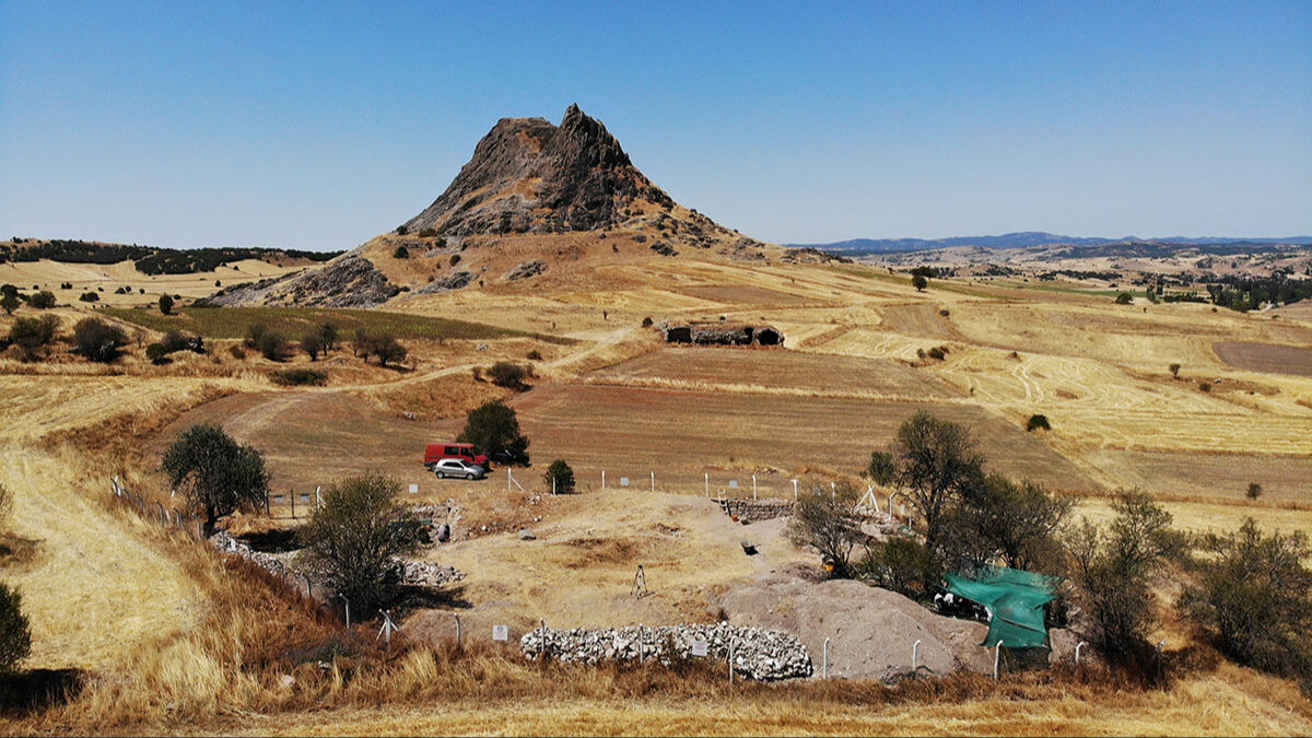 50 yıldır atıl durumda, herkes yanından geçiyor ama kimse bilmiyor! Alaca'da Kalehisar gün yüzüne çıkıyor 50 yıldır atıl durumda, herkes yanından geçiyor ama kimse bilmiyor! Alaca'da Kalehisar gün yüzüne çıkıyor - 1. Resim