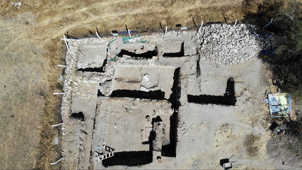 50 yıldır atıl durumda, herkes yanından geçiyor ama kimse bilmiyor! Alaca'da Kalehisar gün yüzüne çıkıyor 50 yıldır atıl durumda, herkes yanından geçiyor ama kimse bilmiyor! Alaca'da Kalehisar gün yüzüne çıkıyor - 5. Resim