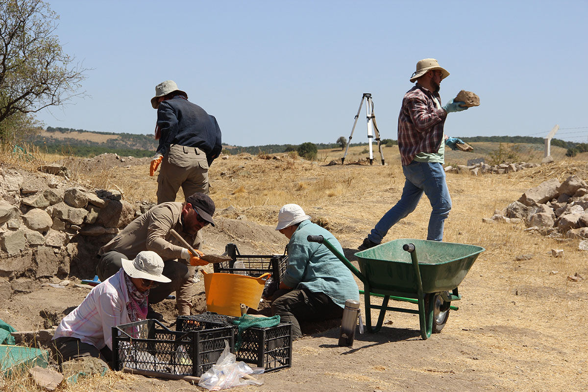 50 yıldır atıl durumda, herkes yanından geçiyor ama kimse bilmiyor! Alaca'da Kalehisar gün yüzüne çıkıyor 50 yıldır atıl durumda, herkes yanından geçiyor ama kimse bilmiyor! Alaca'da Kalehisar gün yüzüne çıkıyor - 2. Resim