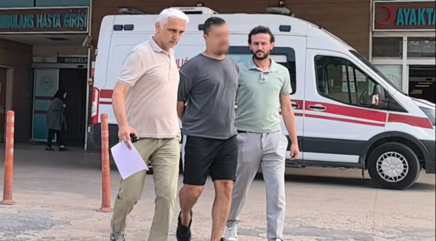 Bursa'da kanlı şaman ayini! Evinde keçi ve horoz kesen şüpheli tutuklandı - 1. Resim