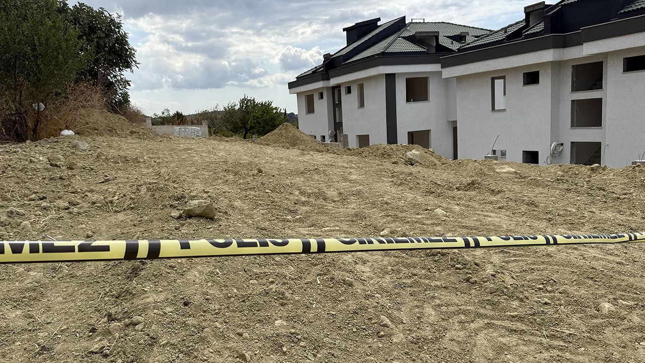 Büyükçekmece&#039;de dehşet! Boş villanın bahçesinde gömülü ceset bulundu