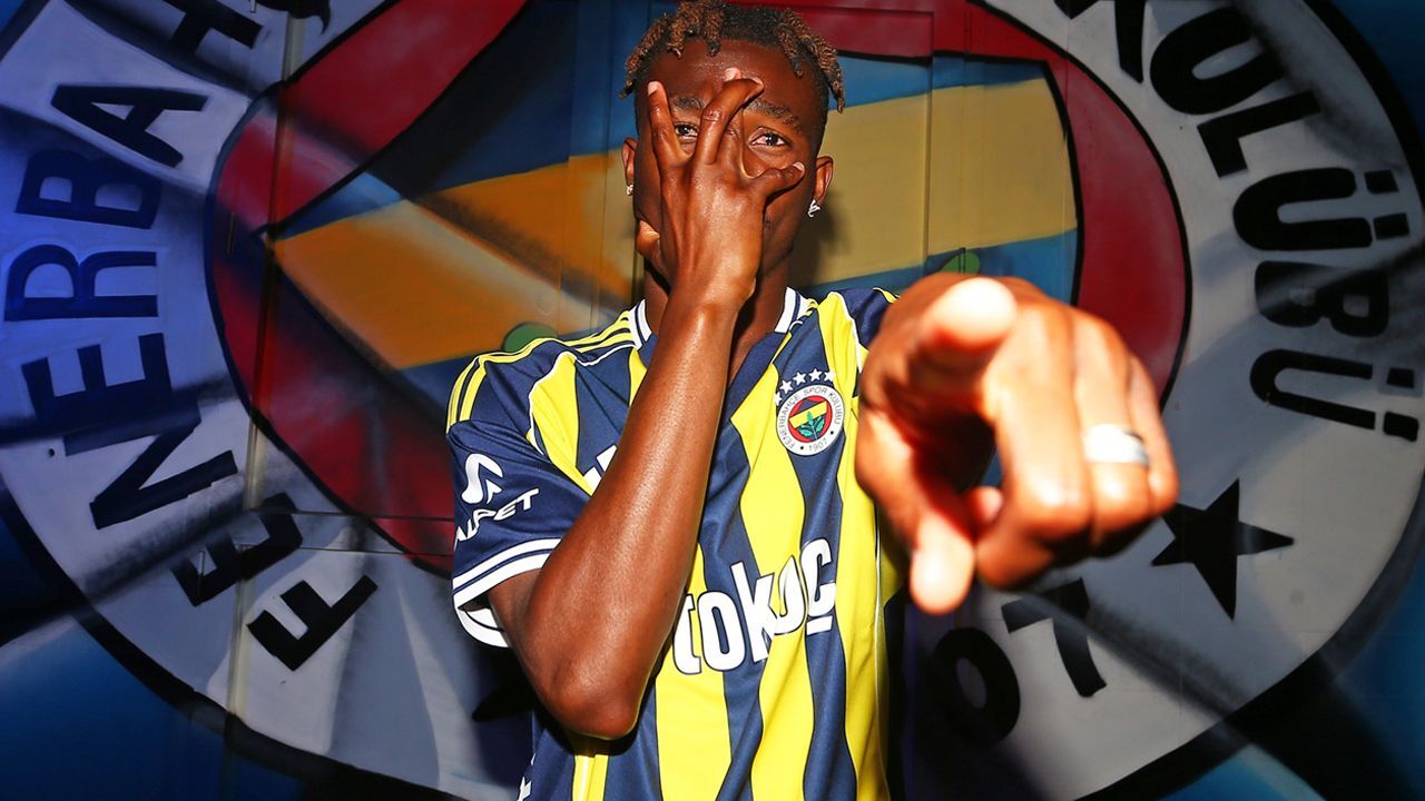Fenerbahçe&#039;de tarihi transfer! 118 yıllık kulüpte bir ilk yaşandı