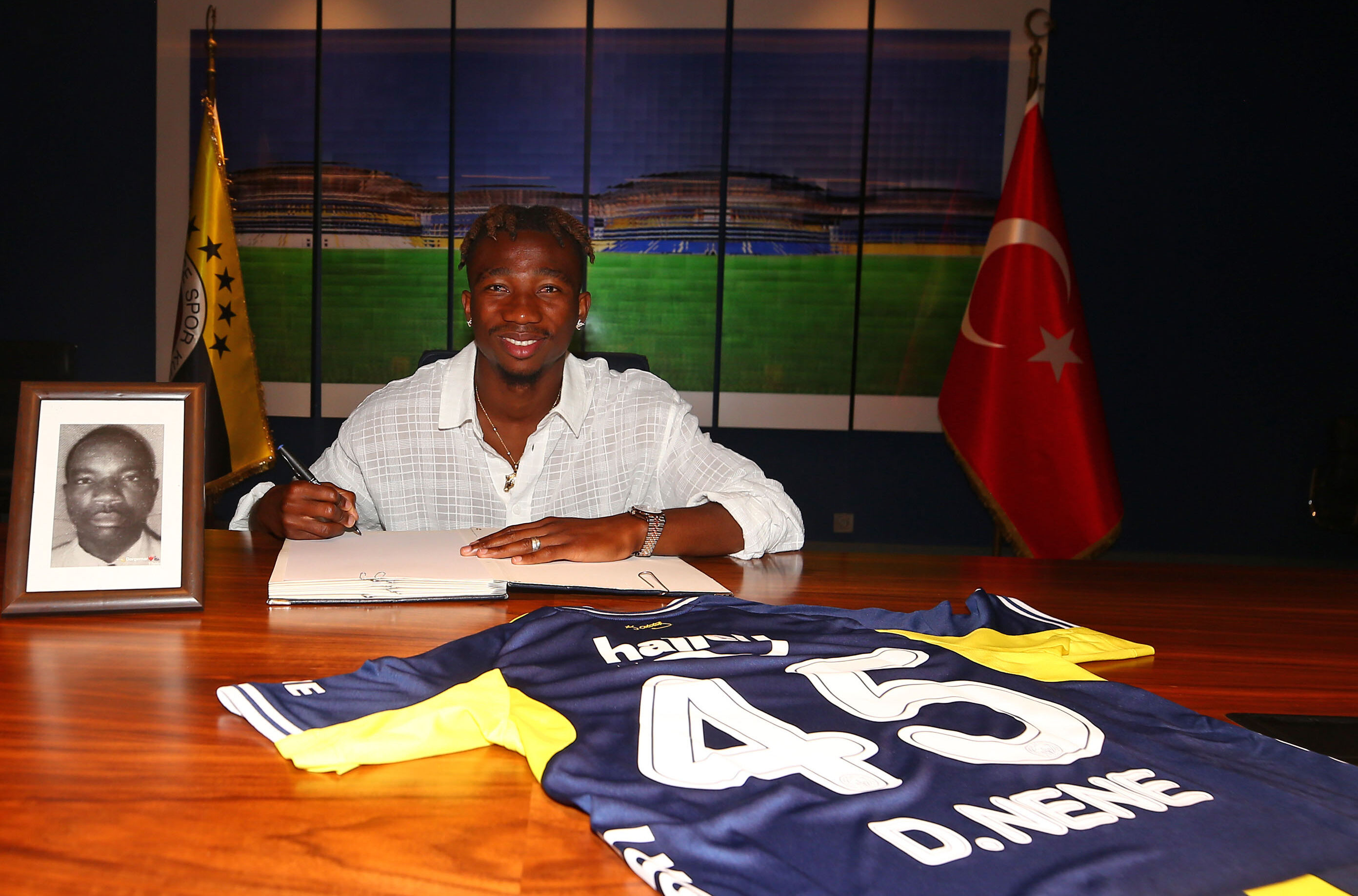 Fenerbahçe'de tarihi transfer! 118 yıllık kulüpte bir ilk yaşandı - 2. Resim