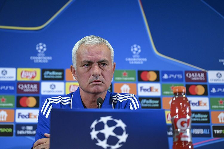 Mourinho'dan Benfica'ya g&ouml;nderme: ''Bizimle oynamak istemezlerdi.'' - 2. Resim