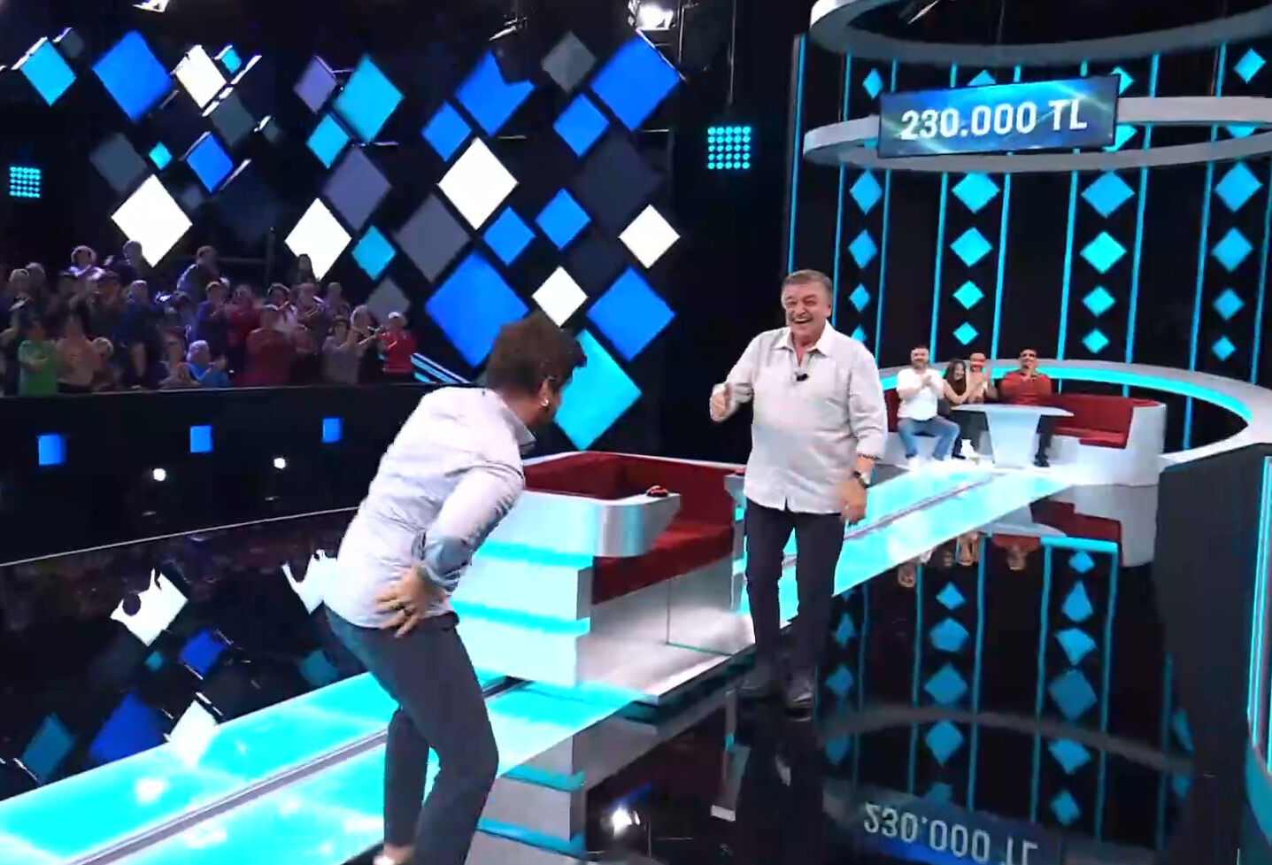 Müge Anlı ile Güven Bana’da sürpriz anlar! Yılmaz Vural bir anda kalkıp Erik Dalı oynayama başladı - 2. Resim