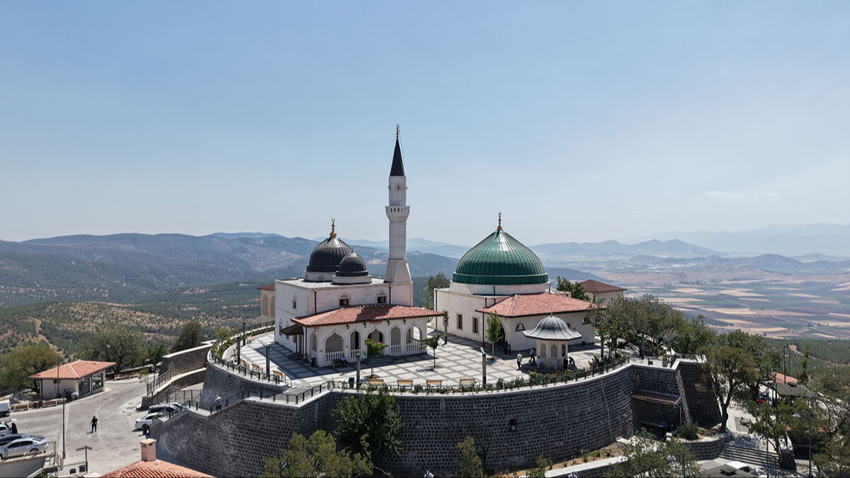 Nurdağı iki yıldır bugünü bekliyordu! Cennetle müjdelenen 10 kişiden biri... Hazreti Ukkaşe Türbesi açıldı - 4. Resim