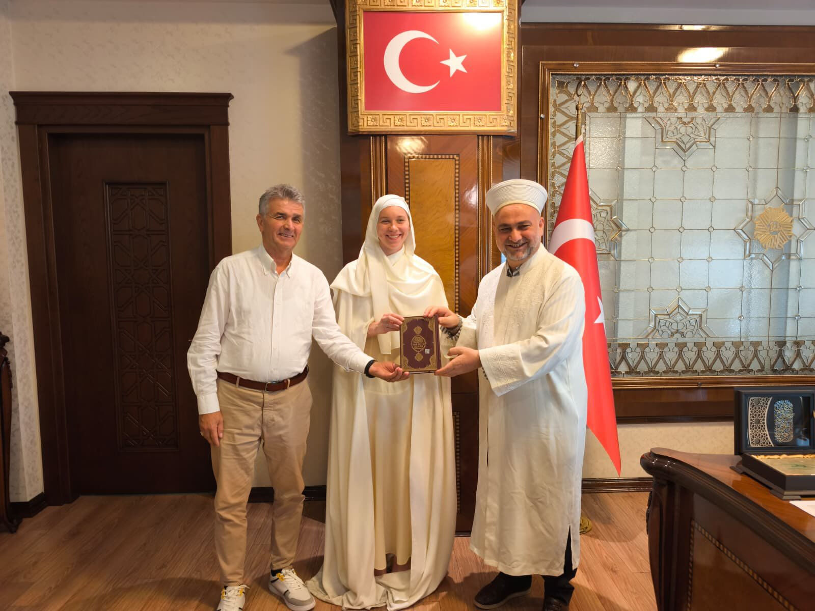 Polonyalı genç kadın Adana'da Müslüman oldu - 3. Resim