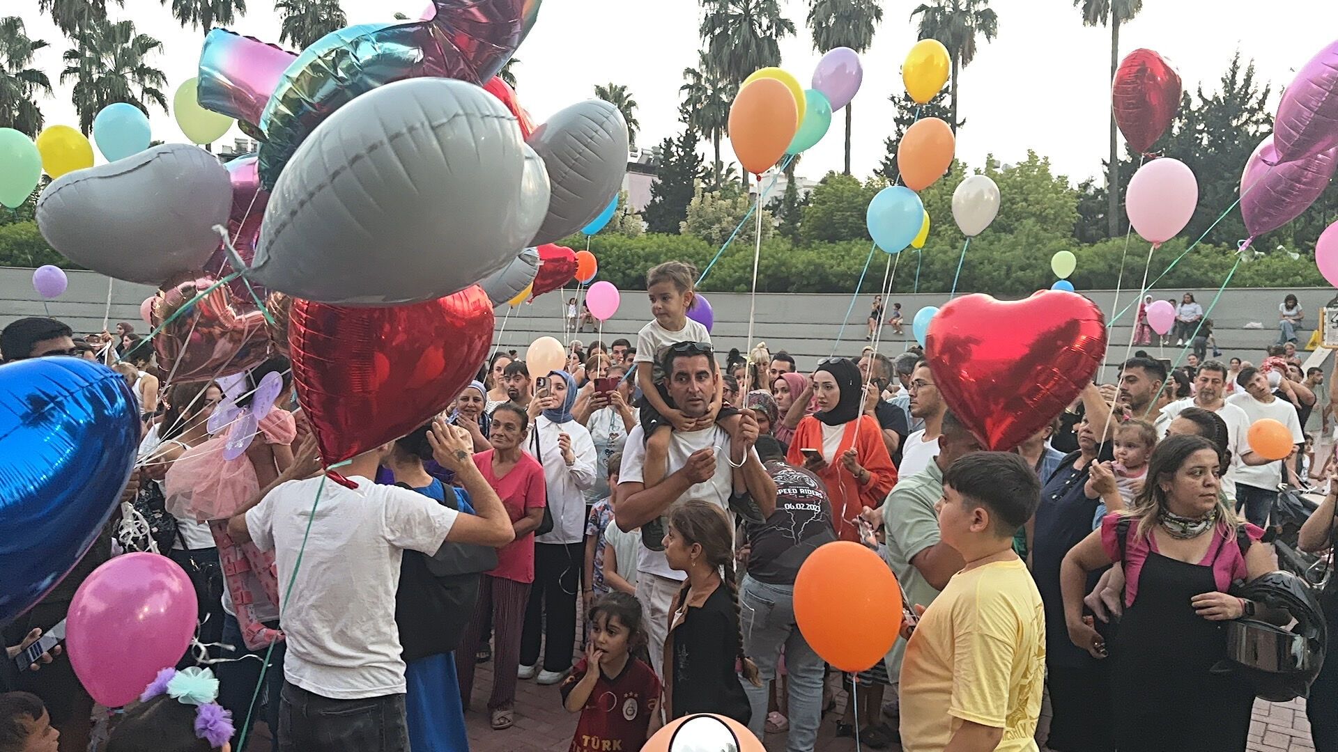 5 yaşındaki Yağmur'un hayali ger&ccedil;ekleşti! Anne karnından beri bu hastalıkla m&uuml;cadele ediyor - 1. Resim