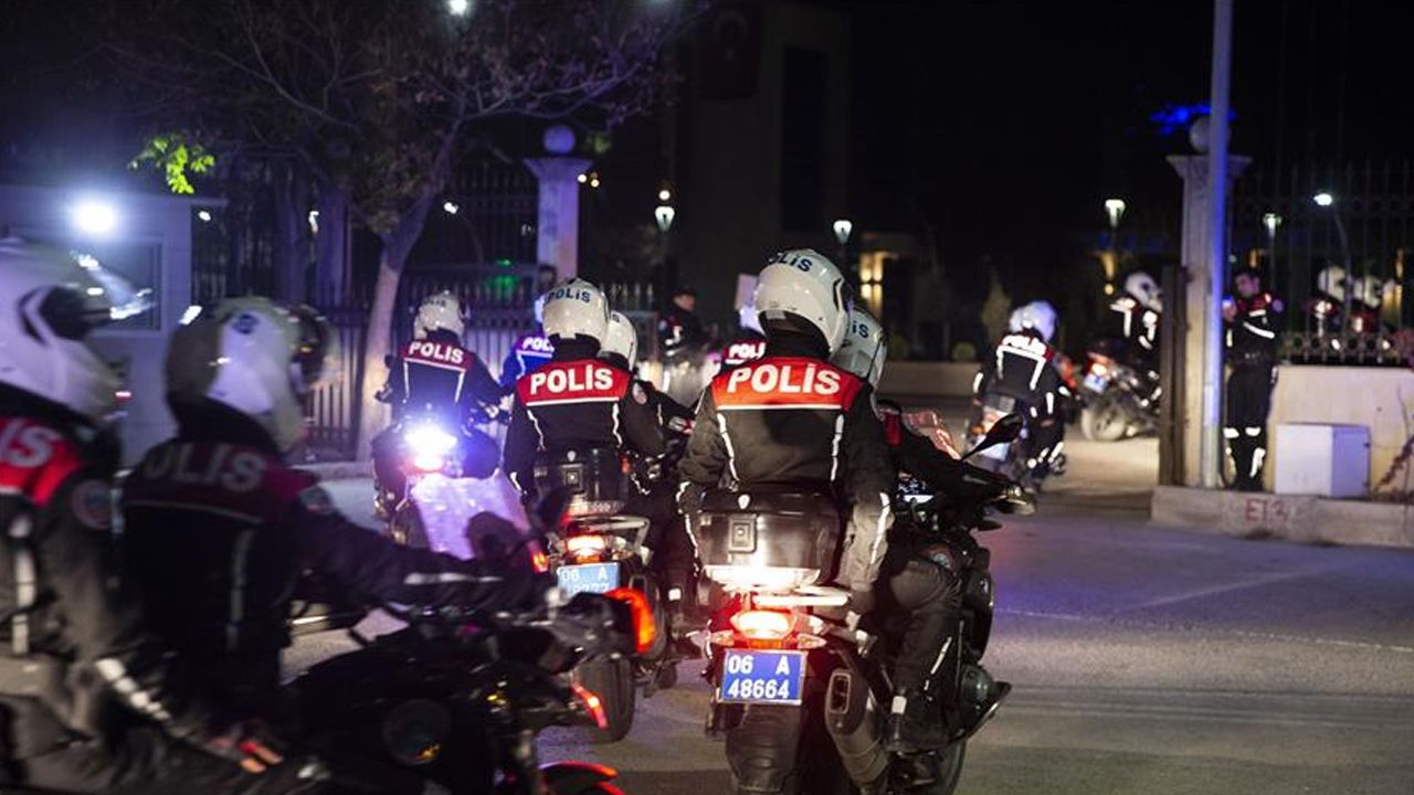Ankara&#039;daki parklarda asayiş uygulaması: 3 kişi yakalandı