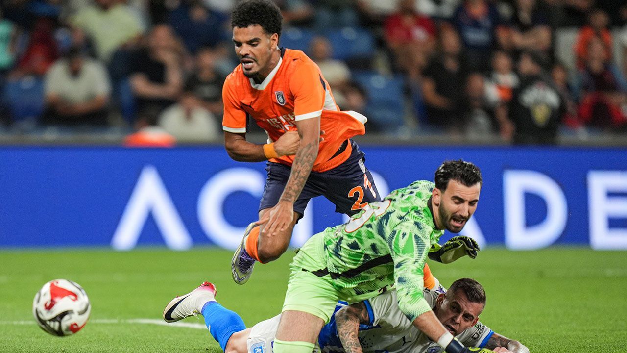 Başakşehir, Avrupa&#039;da kayıp! Kendi evinde Universitatea Craiova&#039;ya 2-1 kaybetti