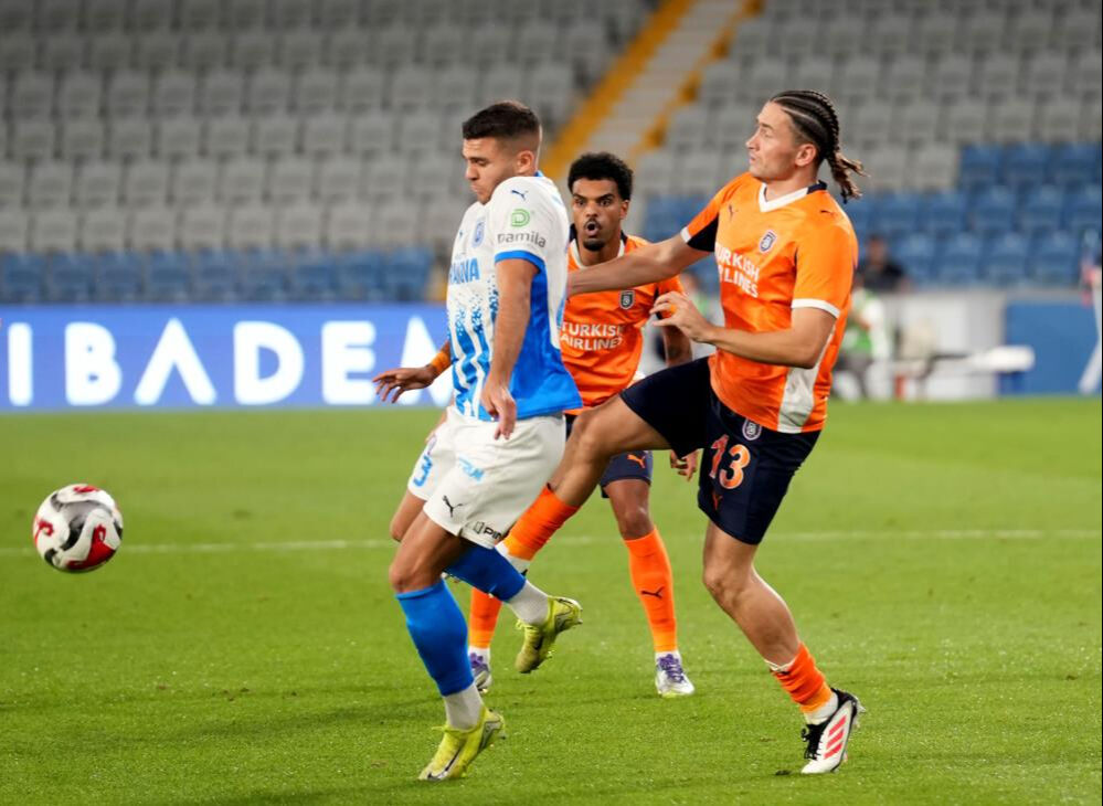 Başakşehir, Avrupa'da kayıp! Kendi evinde Universitatea Craiova'ya 2-1 kaybetti - 1. Resim