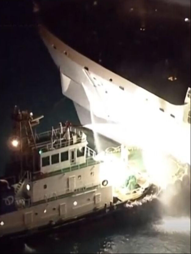 Japonya sularında felaket! ABD'ye ait savaş gemisi cayır cayır yandı - 2. Resim