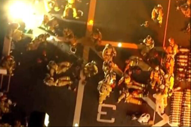 Japonya sularında felaket! ABD'ye ait savaş gemisi cayır cayır yandı - 1. Resim