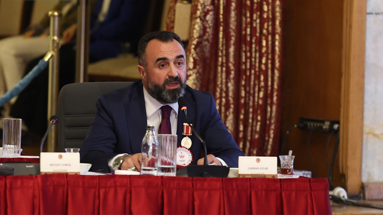 Komisyonun en çarpıcı anı! Kahraman gazi, protez gözünü çıkarıp öyle konuştu - 1. Resim