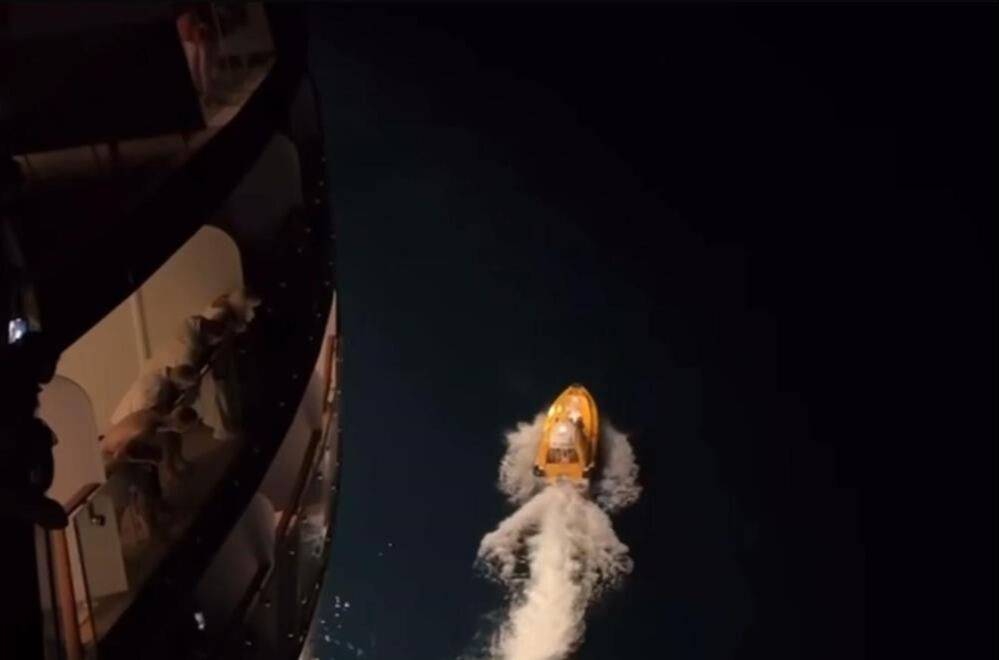 Marmara Adası açıklarında korku dolu anlar! 1 kişi yolcu gemisinden denize düştü - 2. Resim