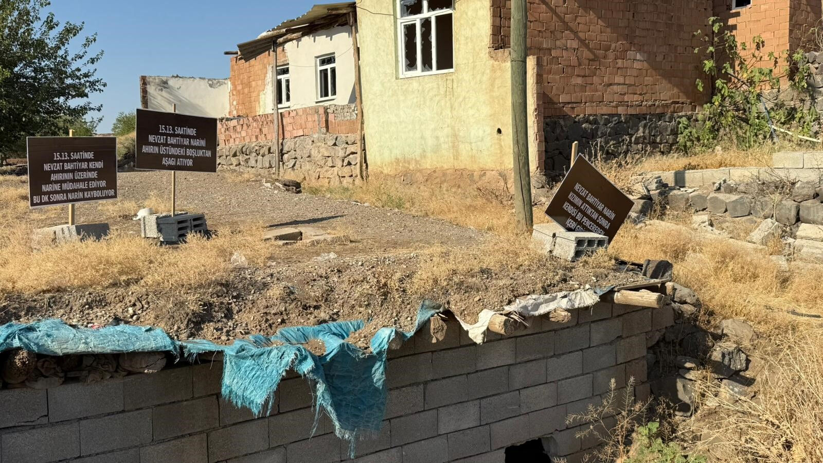 Narin Güran cinayetinin üzerinden 1 yıl geçti: Köyün girişinde dikkat çeken dövizler! Saniye saniye... - 3. Resim