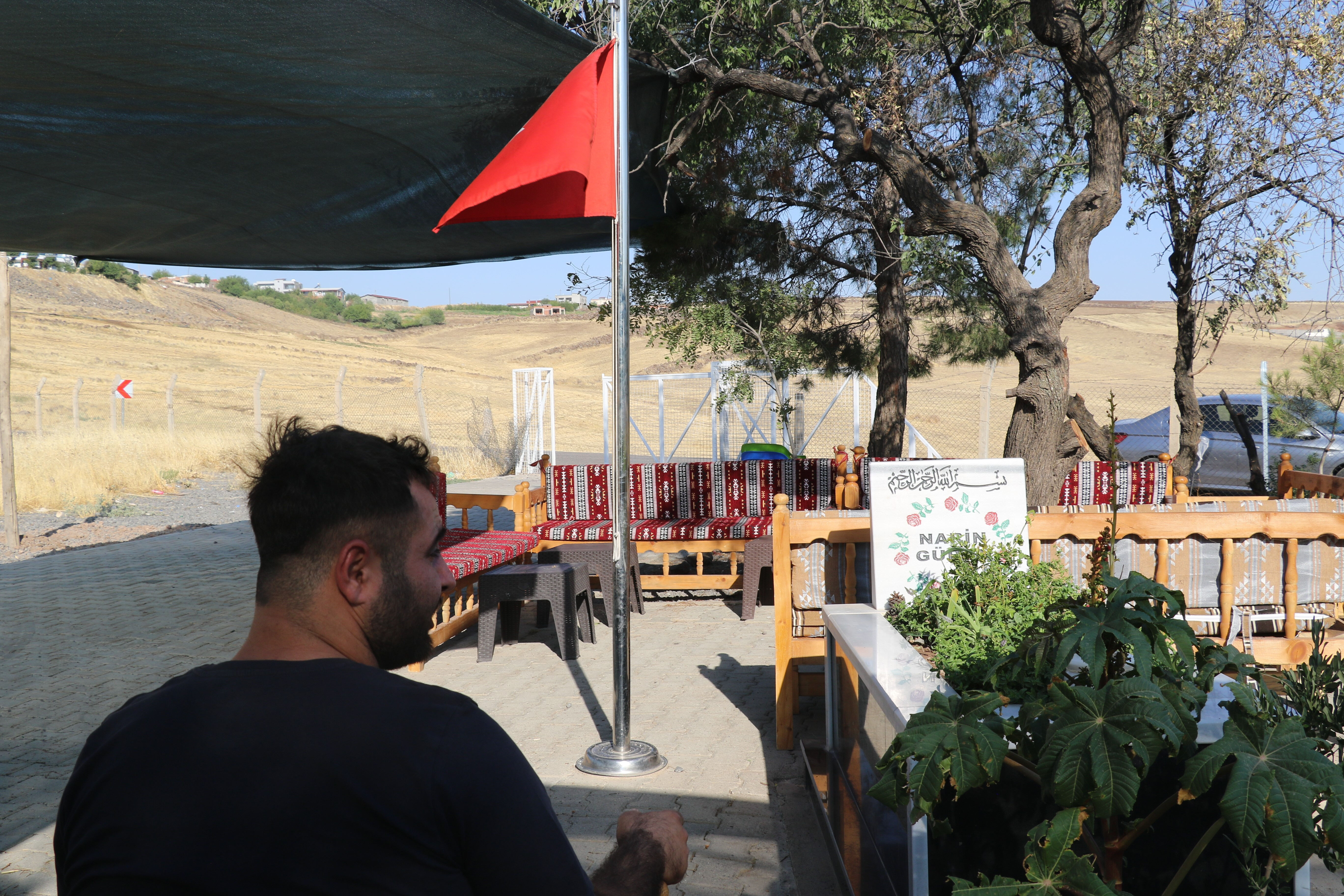 Narin Güran cinayetinin üzerinden 1 yıl geçti: Köyün girişinde dikkat çeken dövizler! Saniye saniye... - 7. Resim