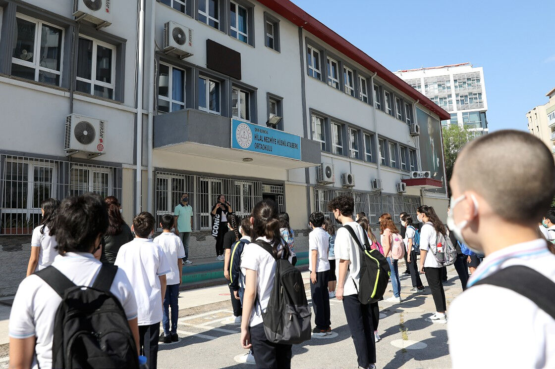 Okullarda ilk ders saat kaçta? İstanbul için son dakika kararı! Ortaokullar ne zaman açılacak? Oryantasyon ve uyum tarihi gündemde... - 2. Resim