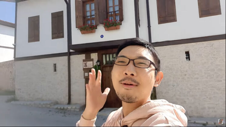Oturma izni şoku! Japon YouTuber Yoshi Enomoto Türkiye’den ayrılmak zorunda kaldı - 3. Resim