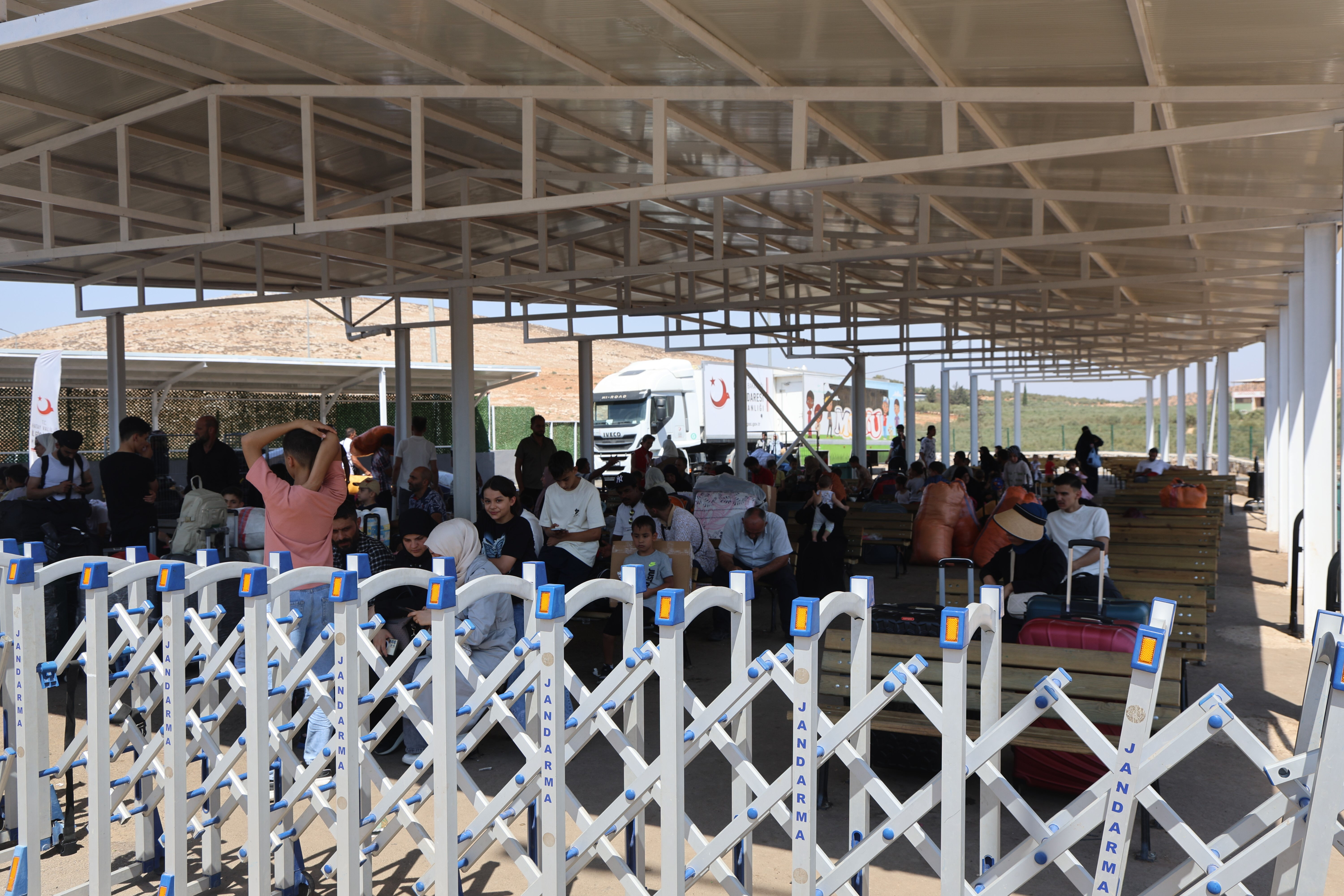 Suriye'ye pasaportla geçiş dönemi başladı! Türkler sınır kapısında - 1. Resim