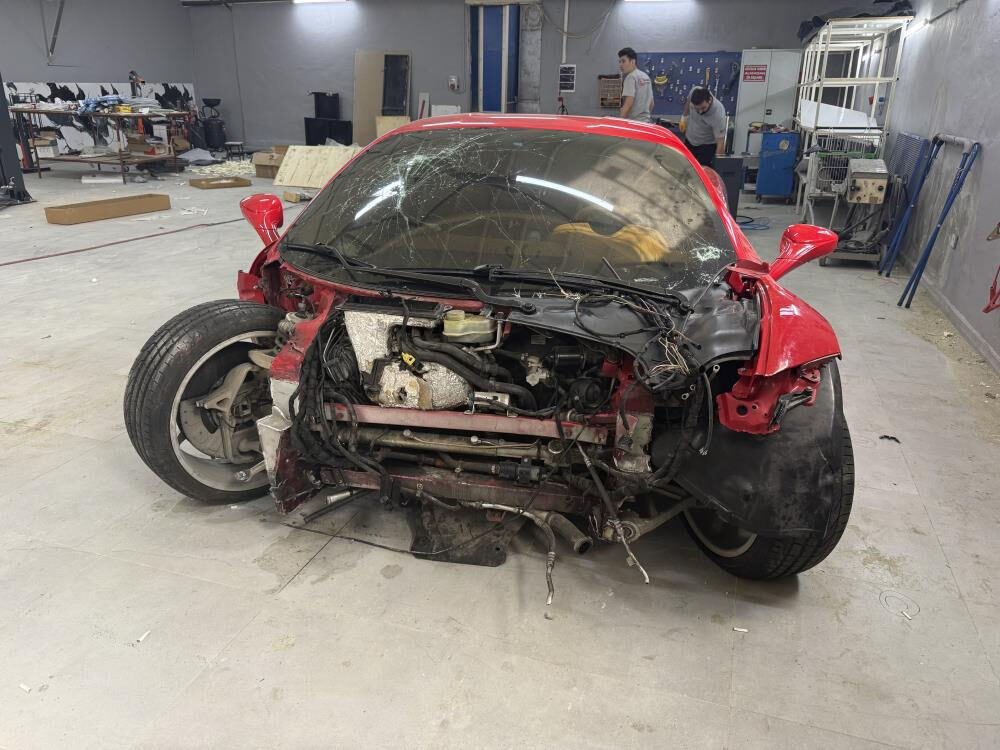 Türkiye'nin konuştuğu Ferrari tamir edilmeden satıldı! Yeni sahibi futbolcu... - 1. Resim