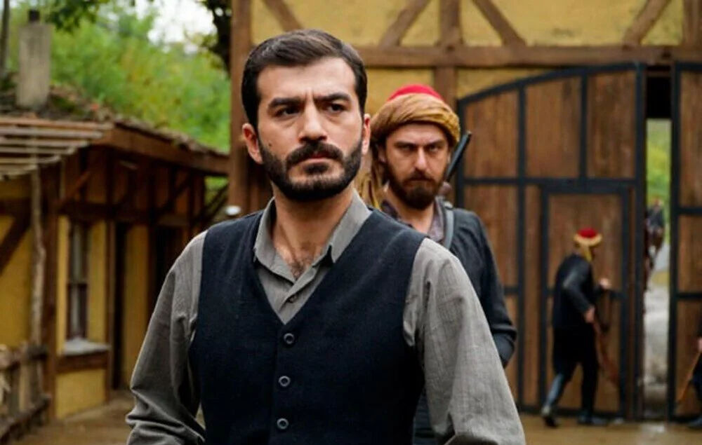 Ufuk Bayraktar kimdir, neden gözaltına alındı? Ünlü oyuncu ortalığı birbirine kattı! - 3. Resim