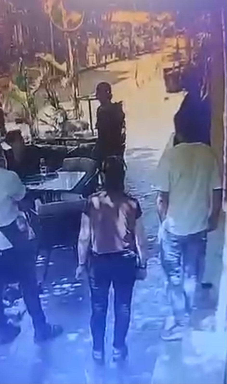 Ünlü oyuncu Ufuk Bayraktar restoran bastı! Yetmedi para istedi: Ekipler harekete geçti - 2. Resim